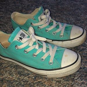 Teal low top converse